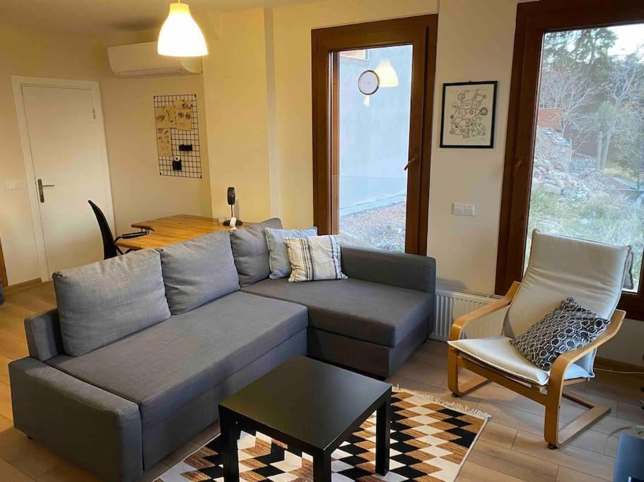 Stylish Triplex In The Heart Of Apartment *